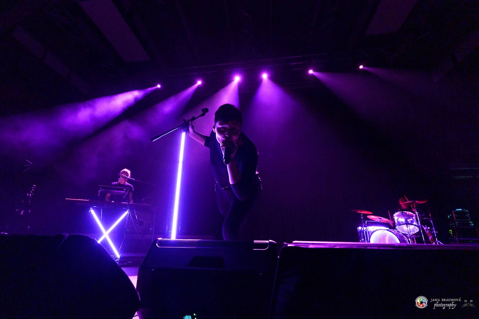 Britští Kosheen přivezli do Plzně energií nabitou show