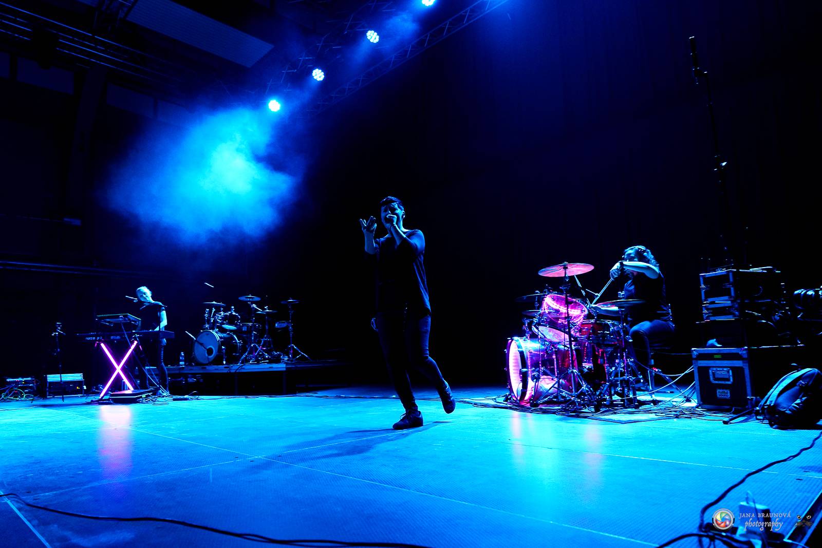 Britští Kosheen přivezli do Plzně energií nabitou show