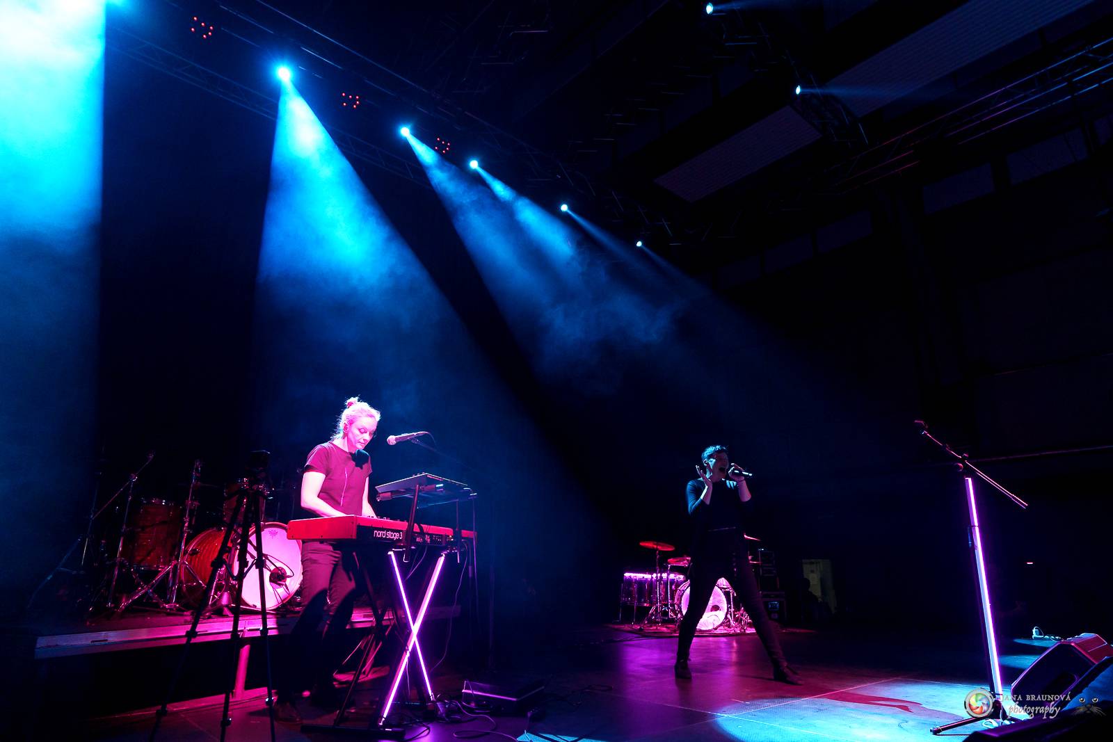 Britští Kosheen přivezli do Plzně energií nabitou show