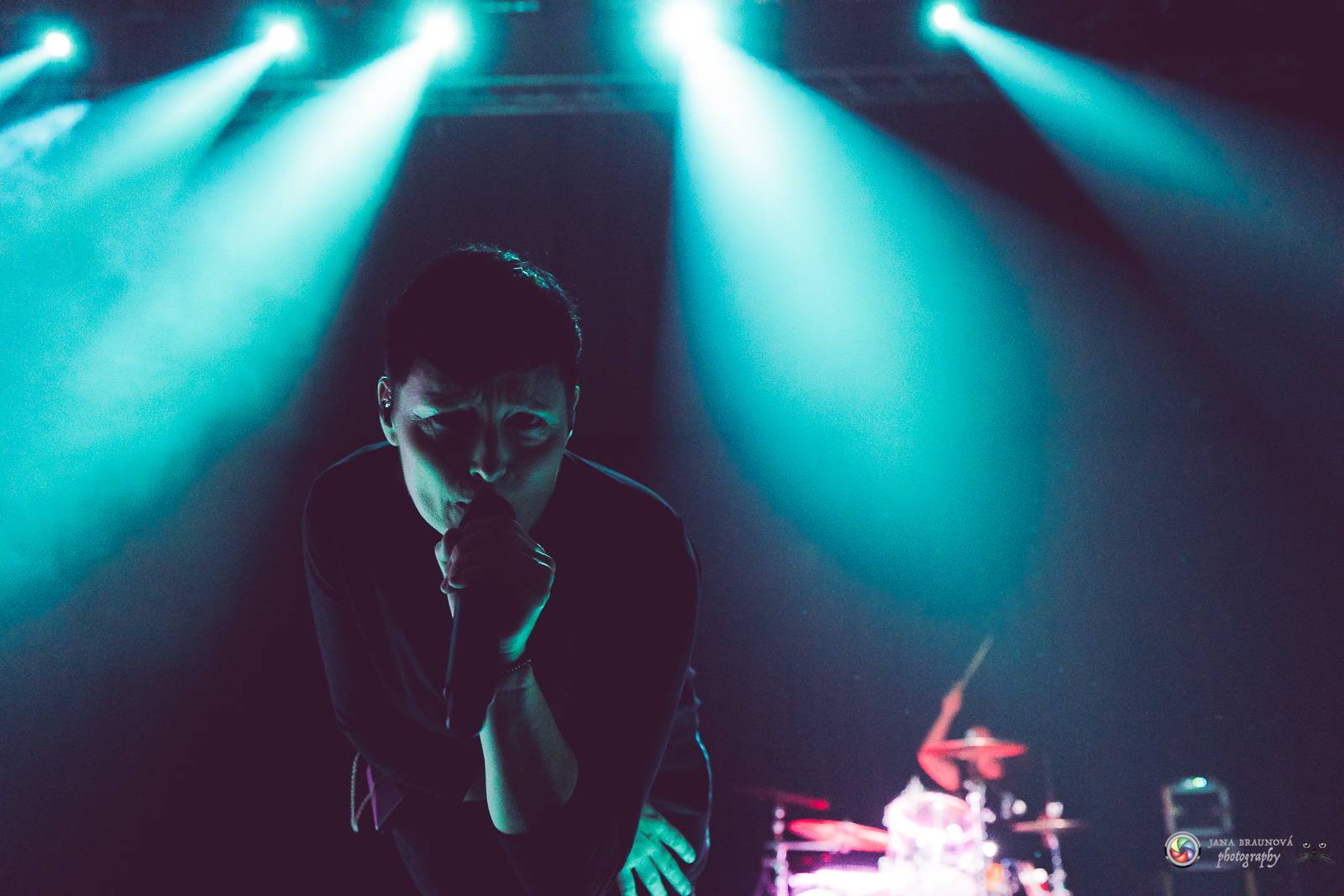 Britští Kosheen přivezli do Plzně energií nabitou show