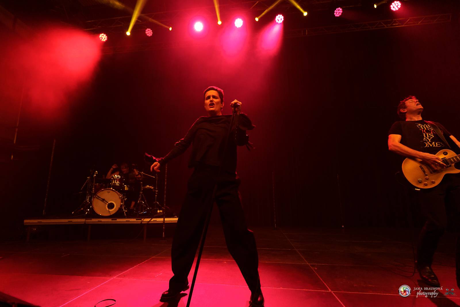 Britští Kosheen přivezli do Plzně energií nabitou show