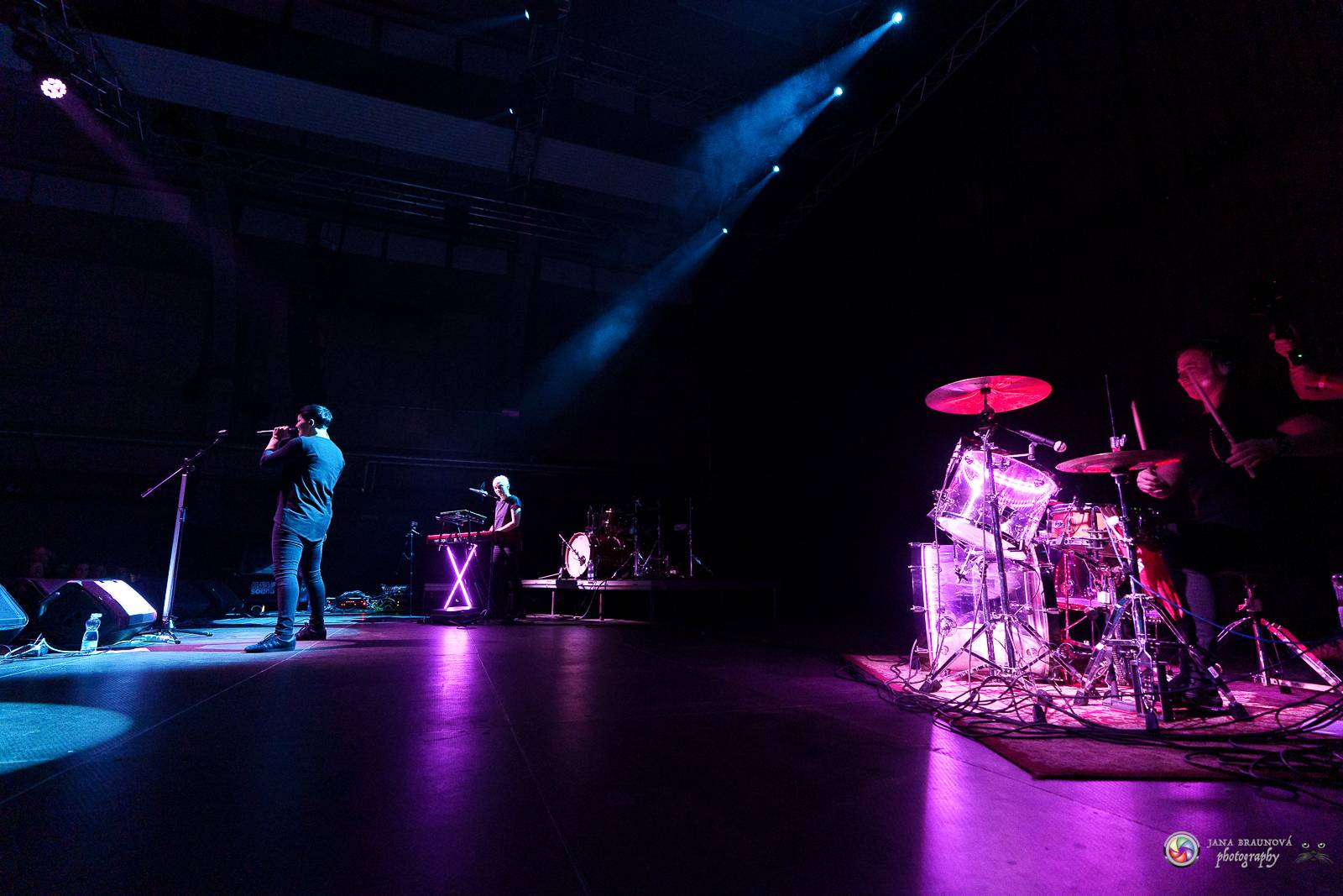 Britští Kosheen přivezli do Plzně energií nabitou show