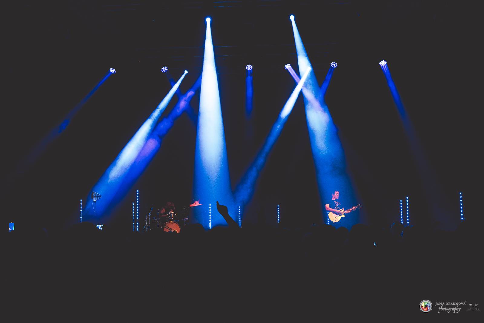 Britští Kosheen přivezli do Plzně energií nabitou show