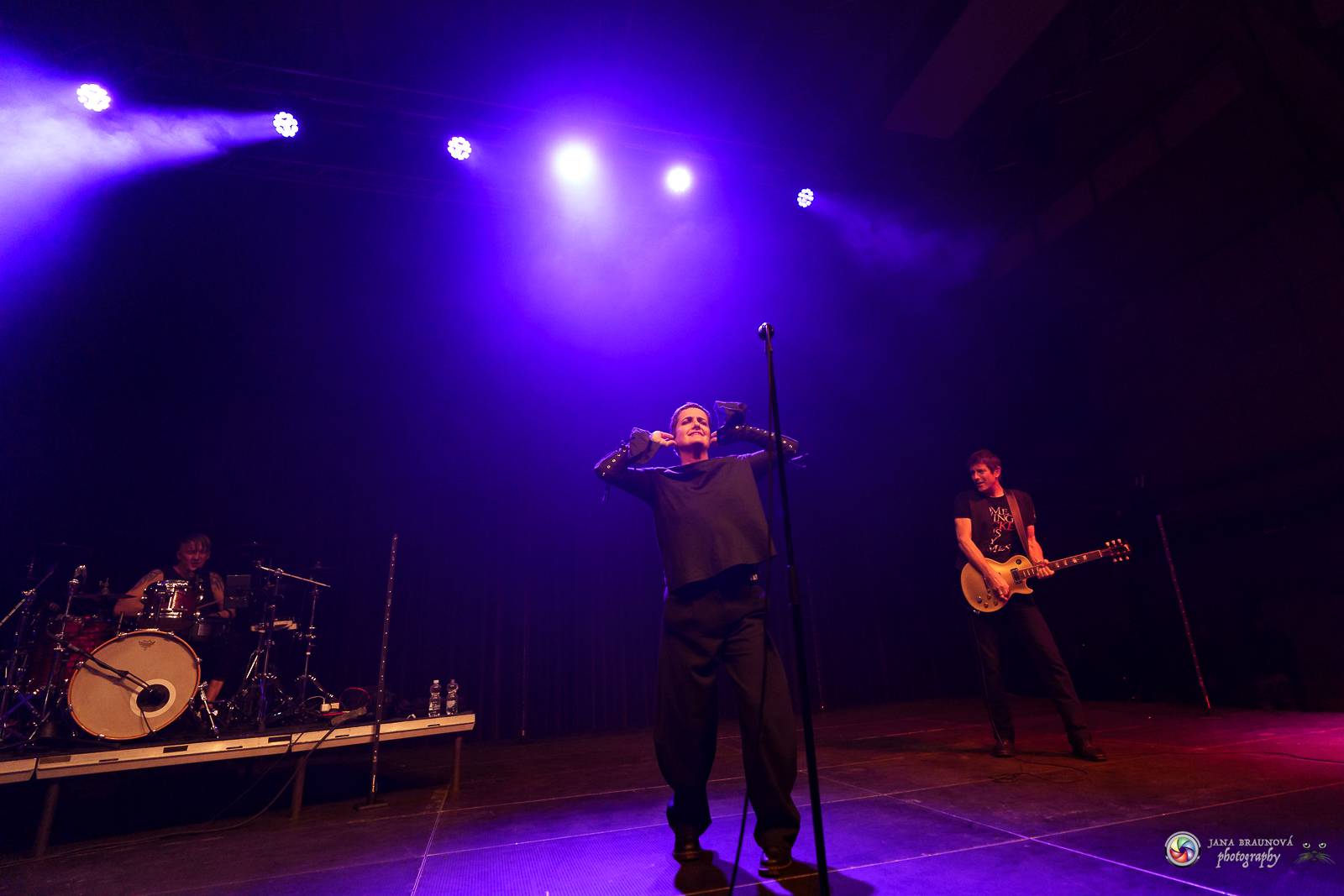 Britští Kosheen přivezli do Plzně energií nabitou show