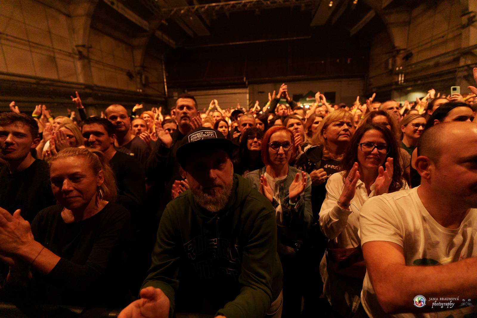 Britští Kosheen přivezli do Plzně energií nabitou show