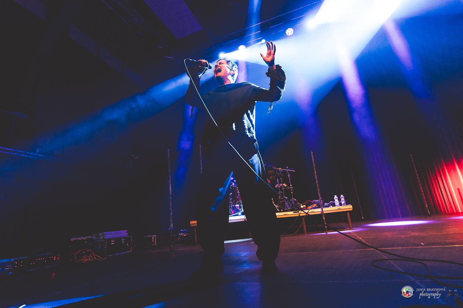 Britští Kosheen přivezli do Plzně energií nabitou show