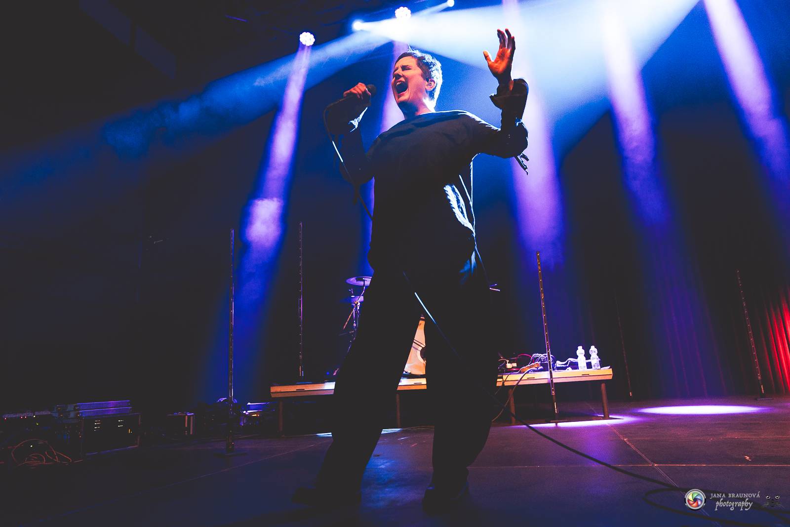 Britští Kosheen přivezli do Plzně energií nabitou show