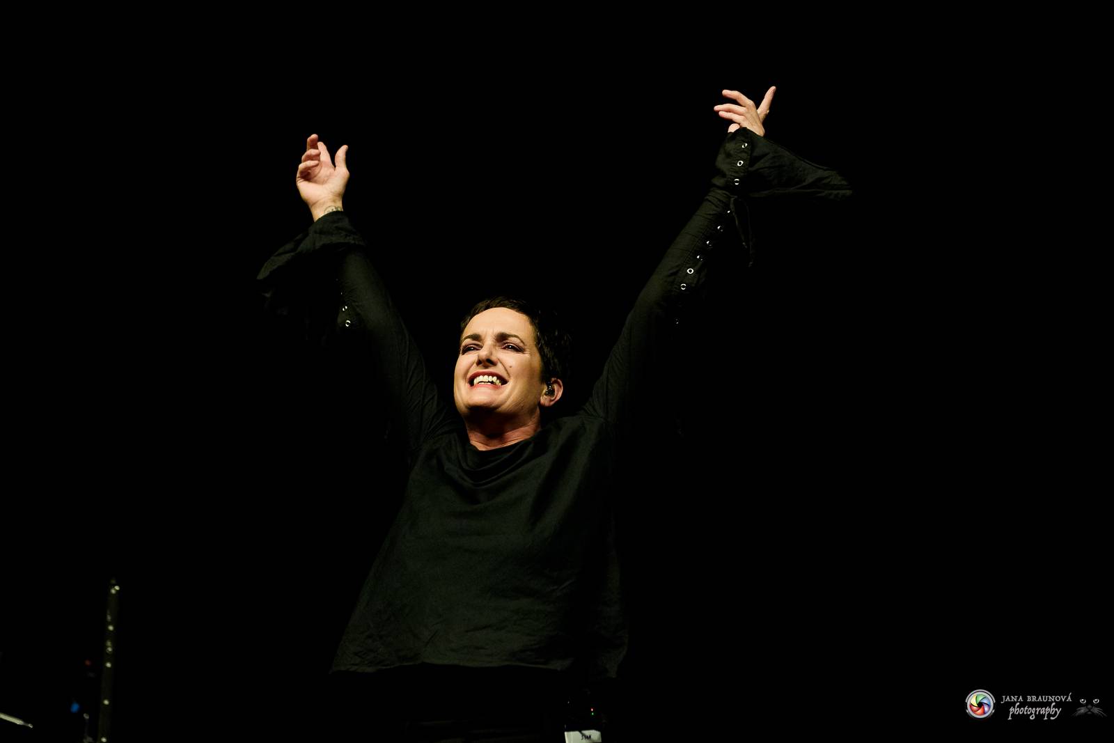 Britští Kosheen přivezli do Plzně energií nabitou show