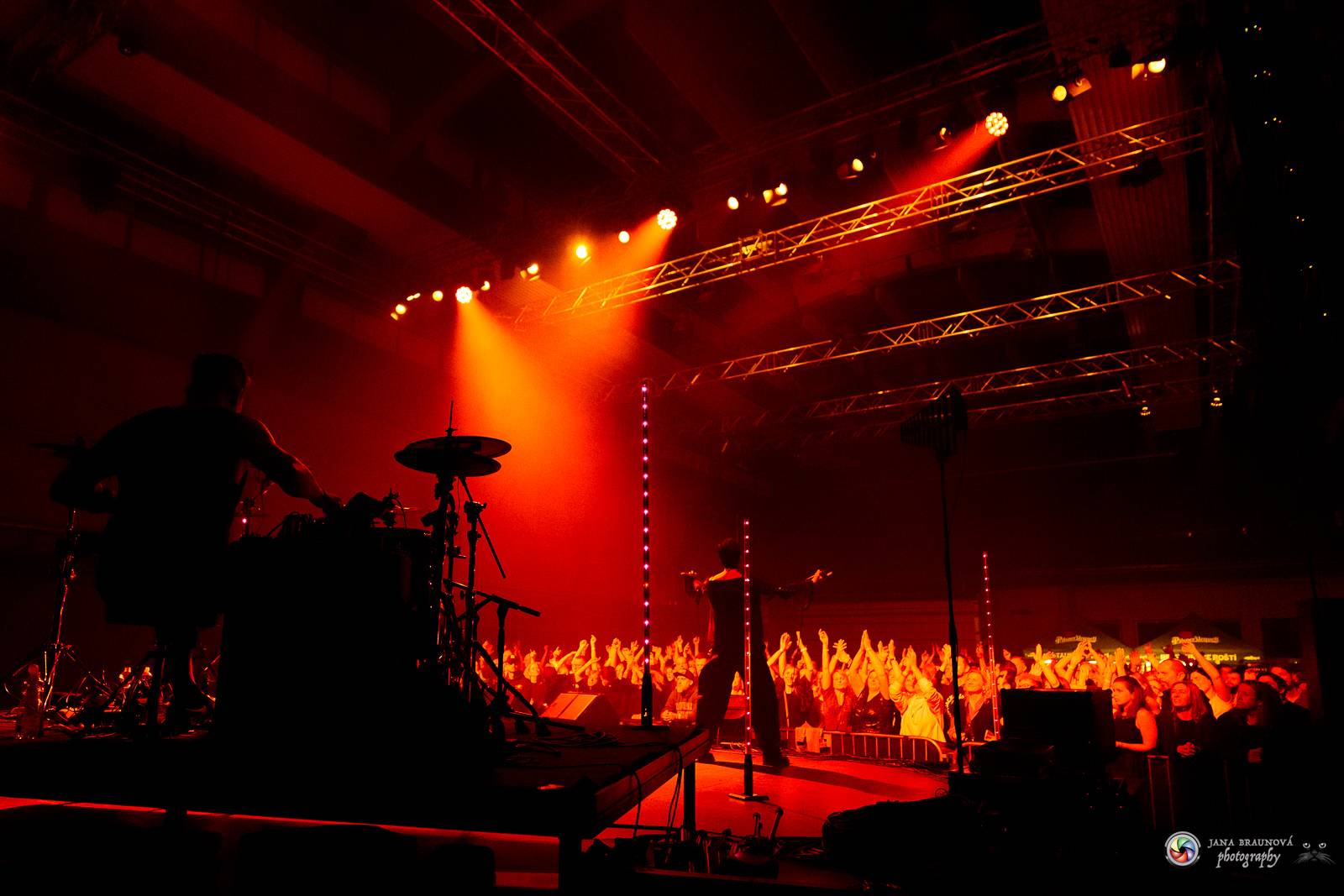 Britští Kosheen přivezli do Plzně energií nabitou show