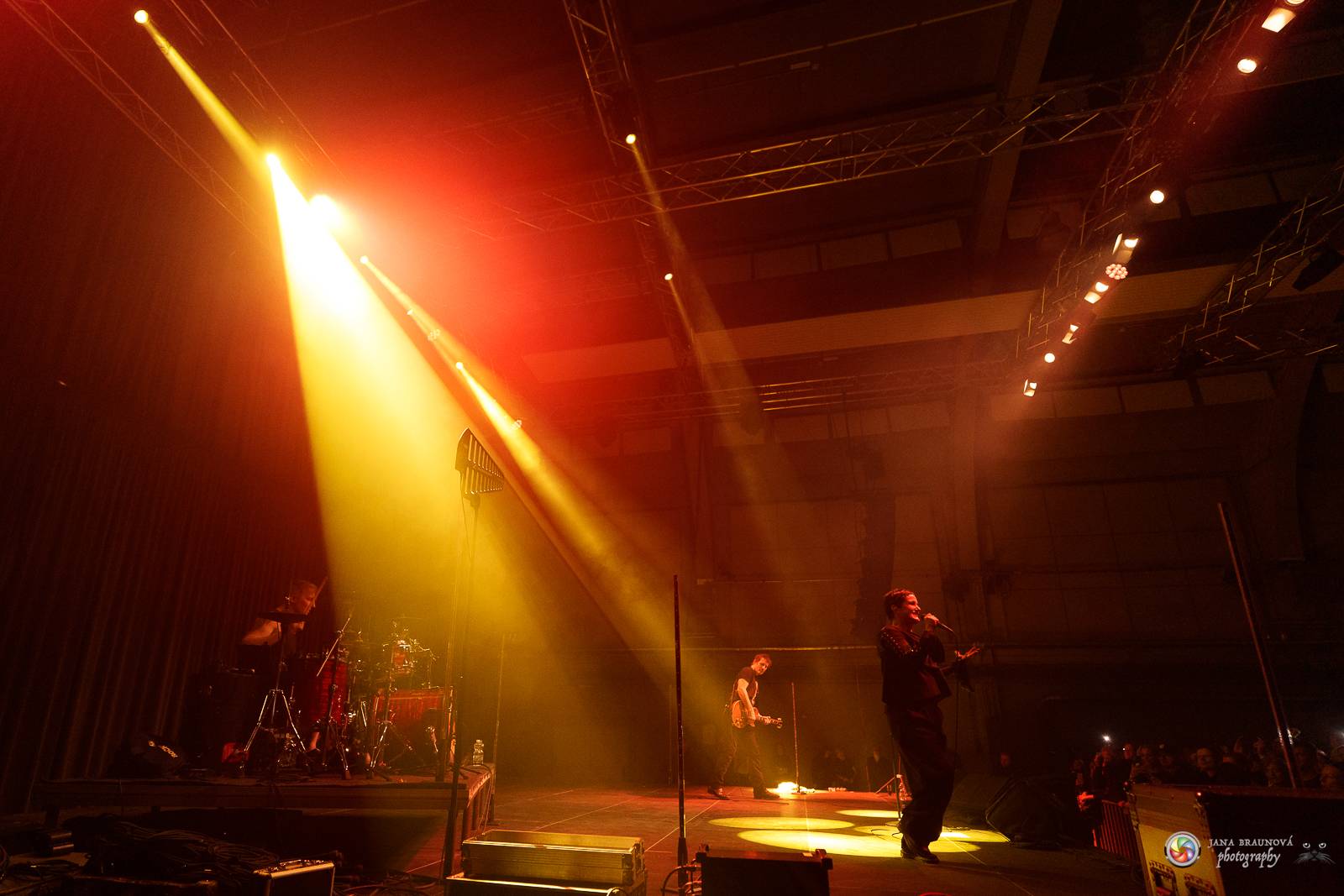 Britští Kosheen přivezli do Plzně energií nabitou show