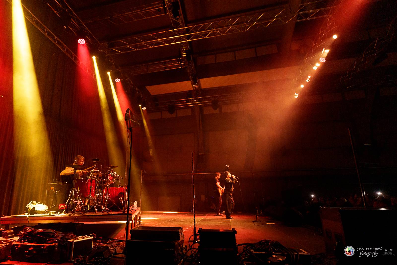 Britští Kosheen přivezli do Plzně energií nabitou show