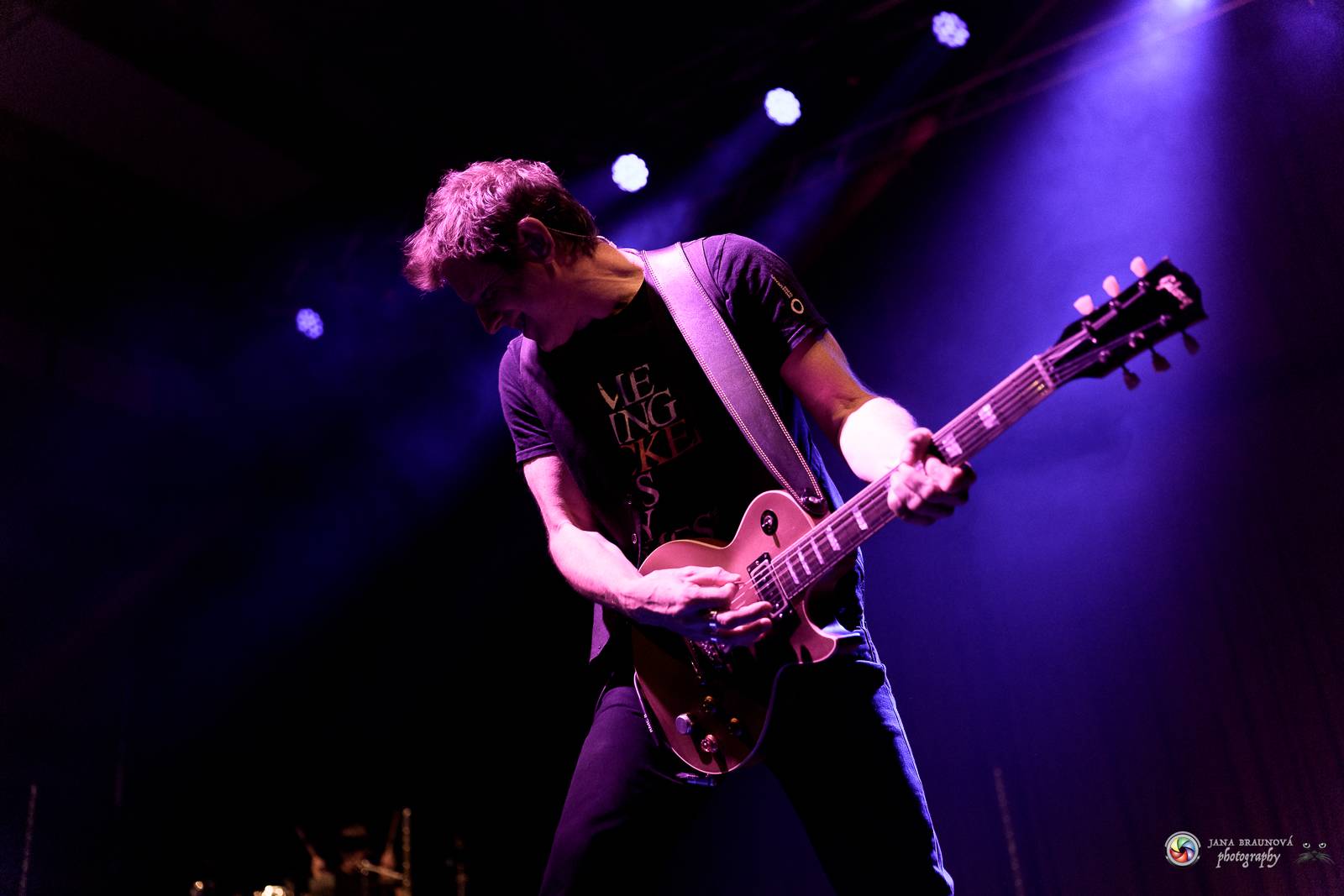 Britští Kosheen přivezli do Plzně energií nabitou show