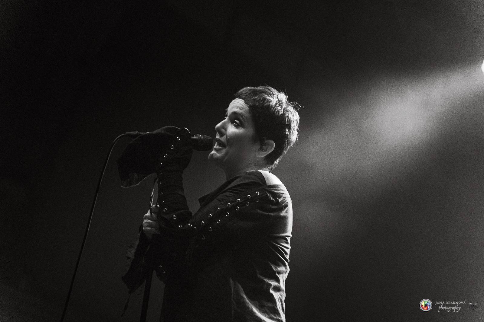 Britští Kosheen přivezli do Plzně energií nabitou show