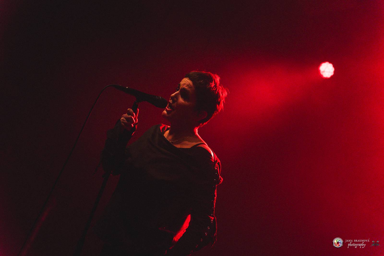 Britští Kosheen přivezli do Plzně energií nabitou show