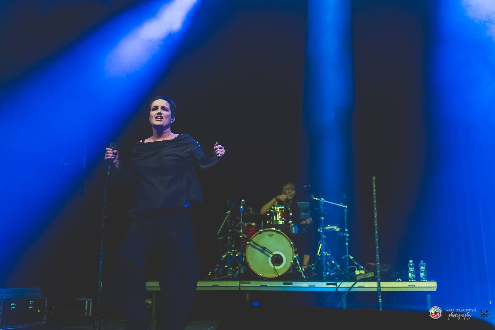 Britští Kosheen přivezli do Plzně energií nabitou show