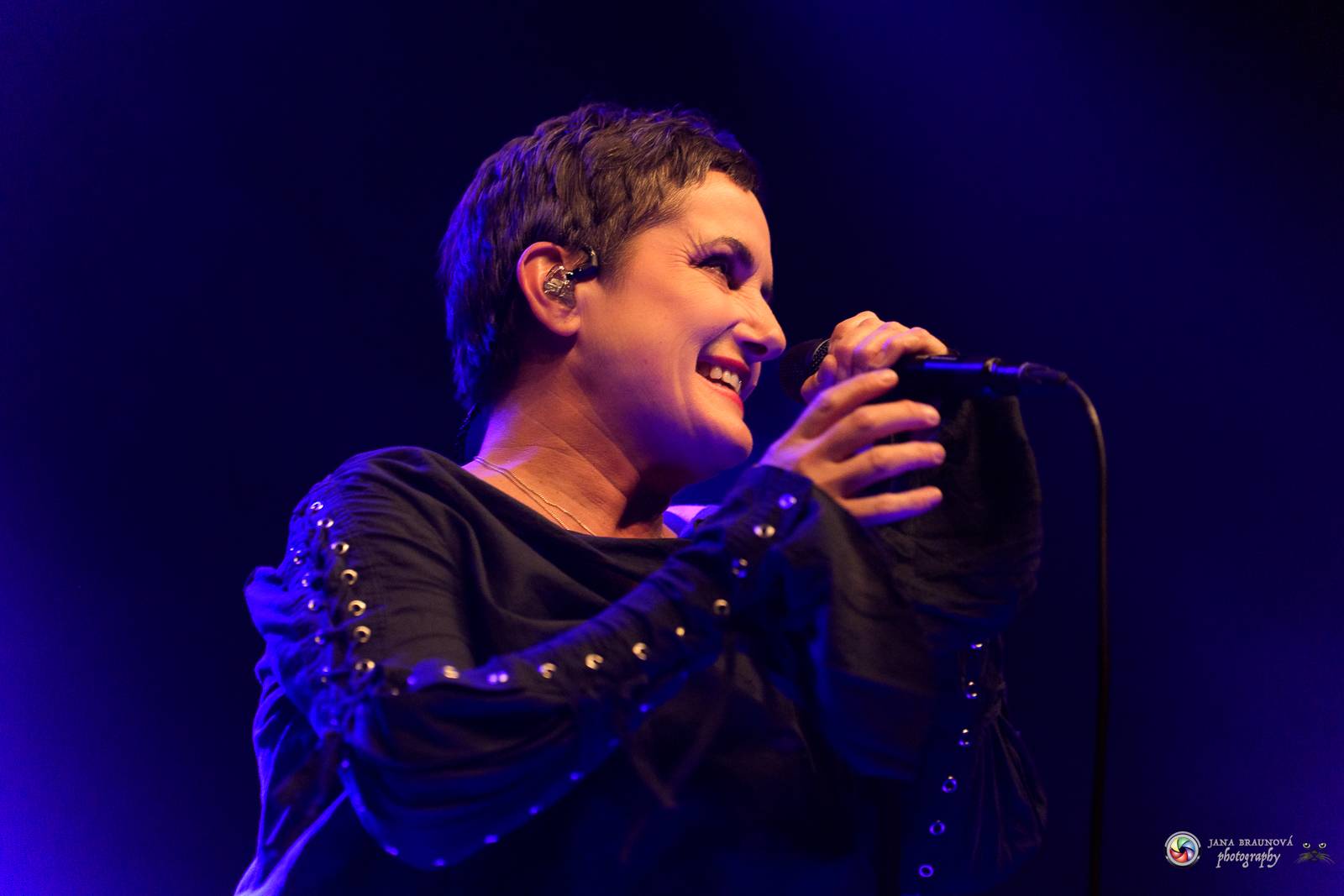 Britští Kosheen přivezli do Plzně energií nabitou show