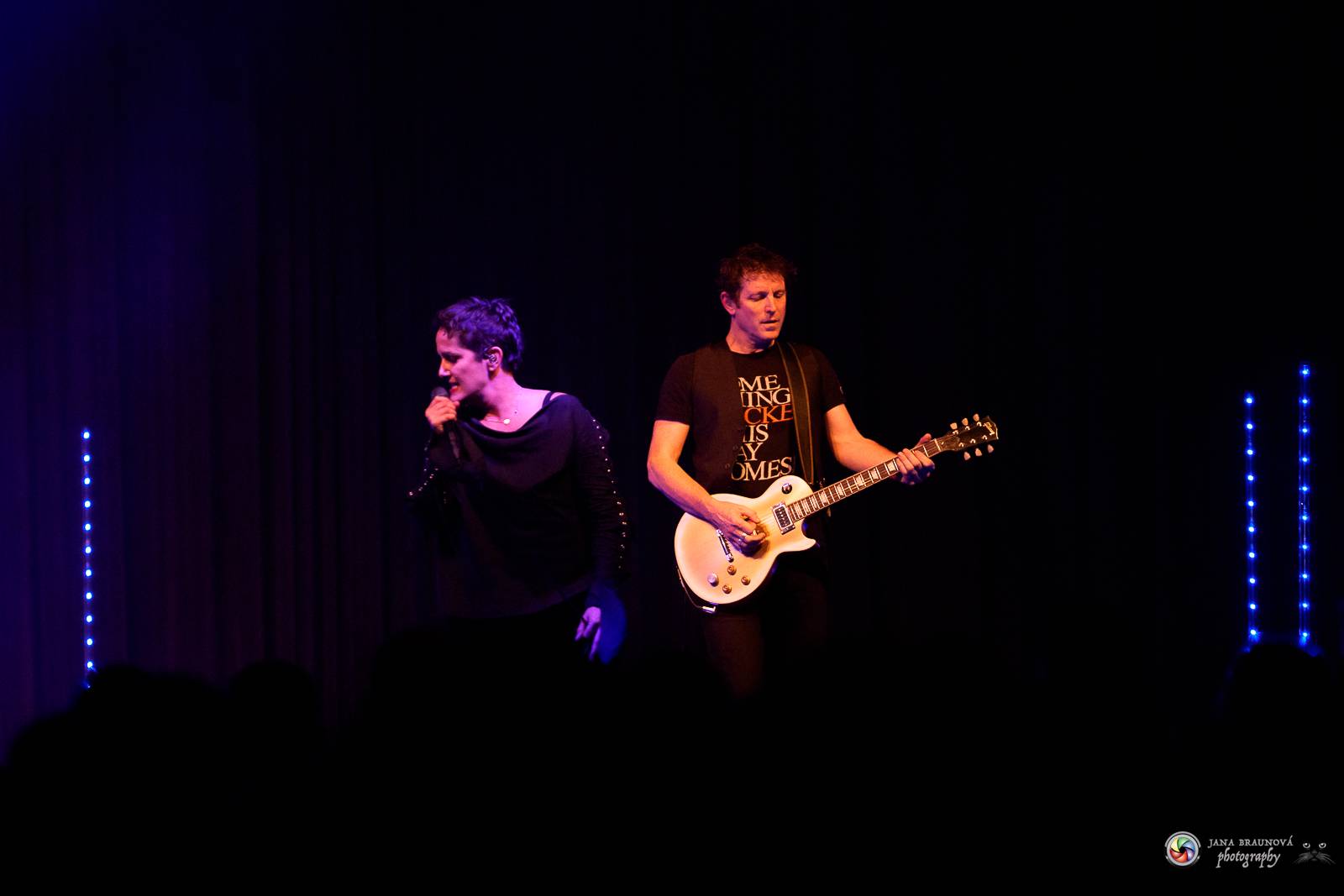 Britští Kosheen přivezli do Plzně energií nabitou show