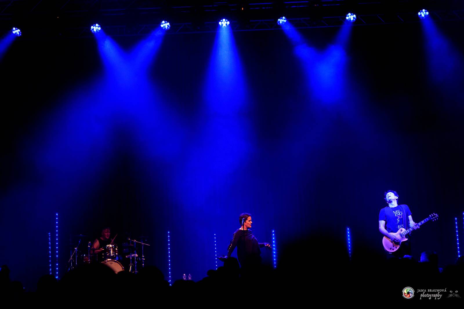 Britští Kosheen přivezli do Plzně energií nabitou show