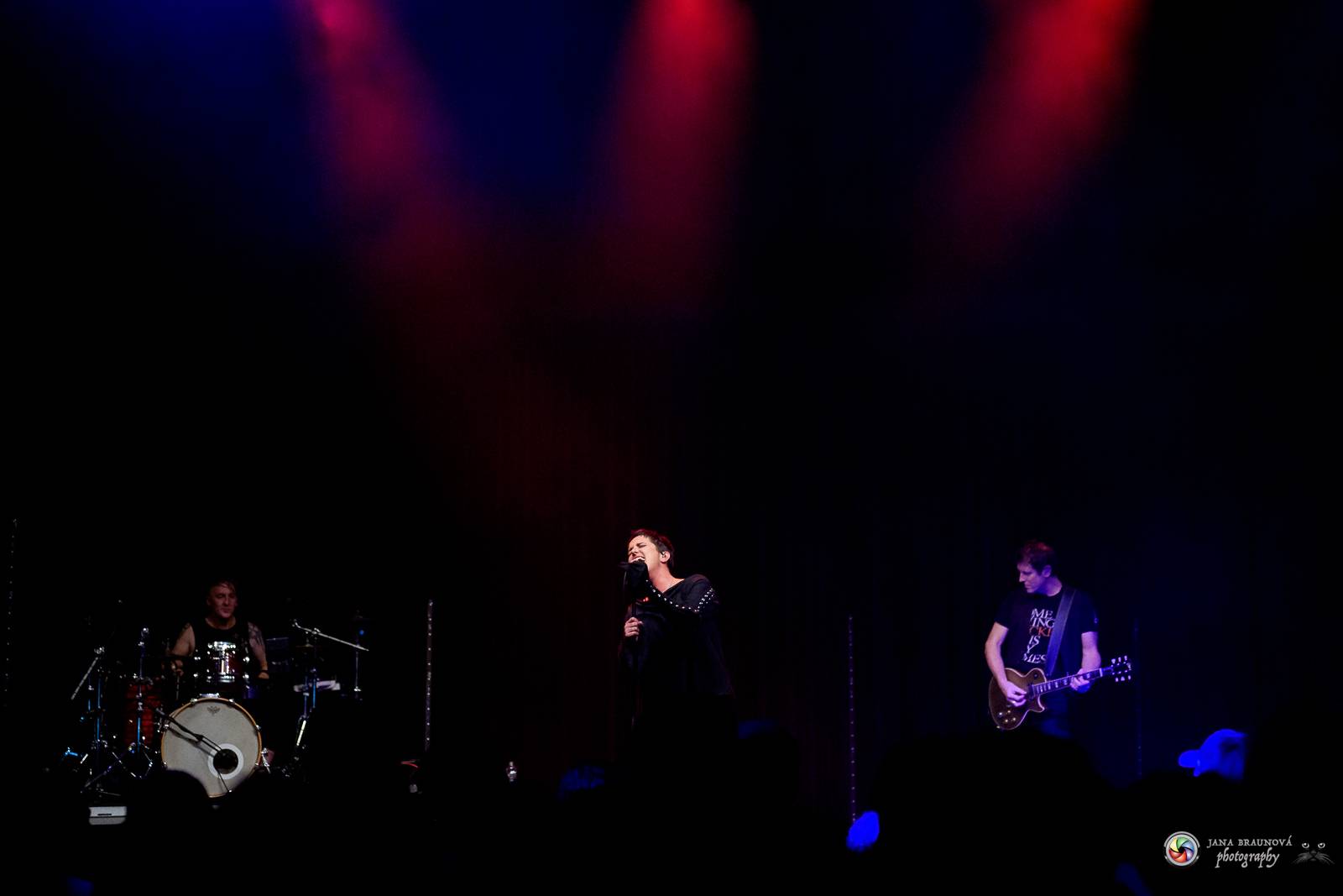 Britští Kosheen přivezli do Plzně energií nabitou show