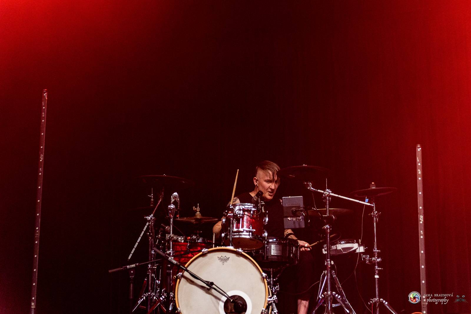 Britští Kosheen přivezli do Plzně energií nabitou show