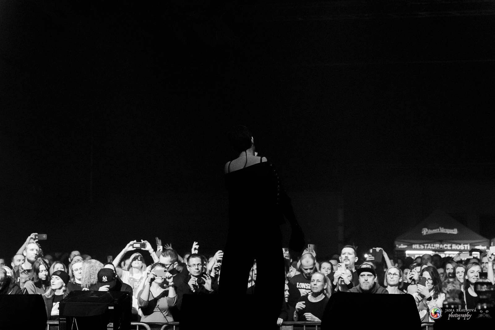 Britští Kosheen přivezli do Plzně energií nabitou show