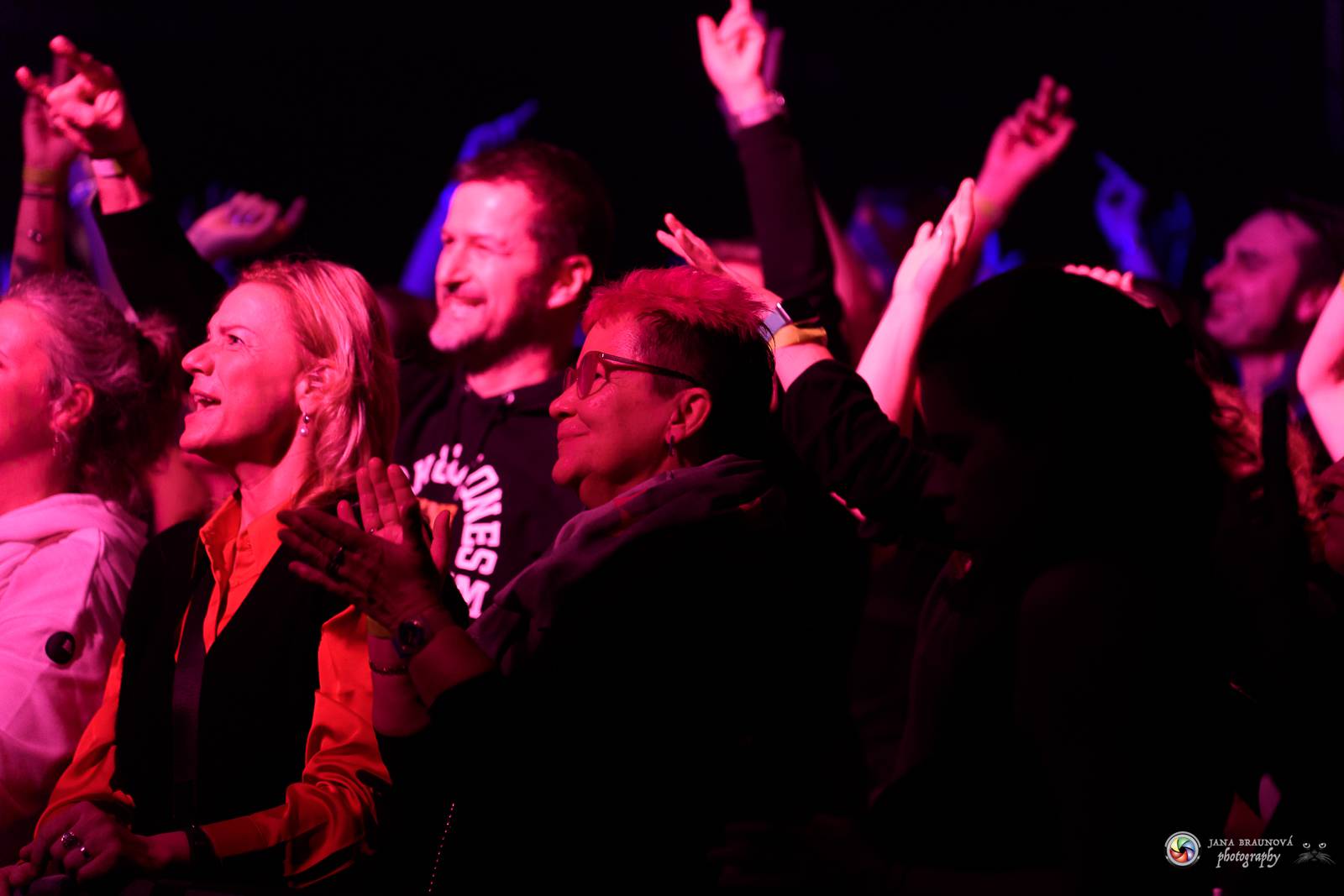 Britští Kosheen přivezli do Plzně energií nabitou show