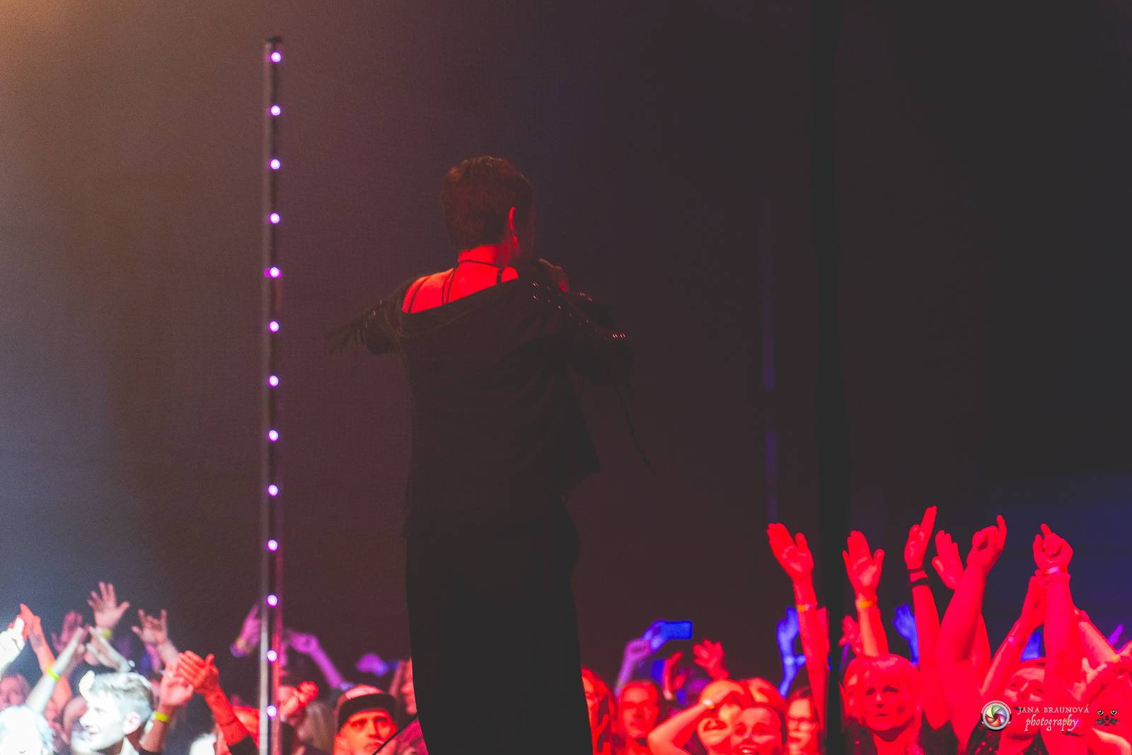 Britští Kosheen přivezli do Plzně energií nabitou show