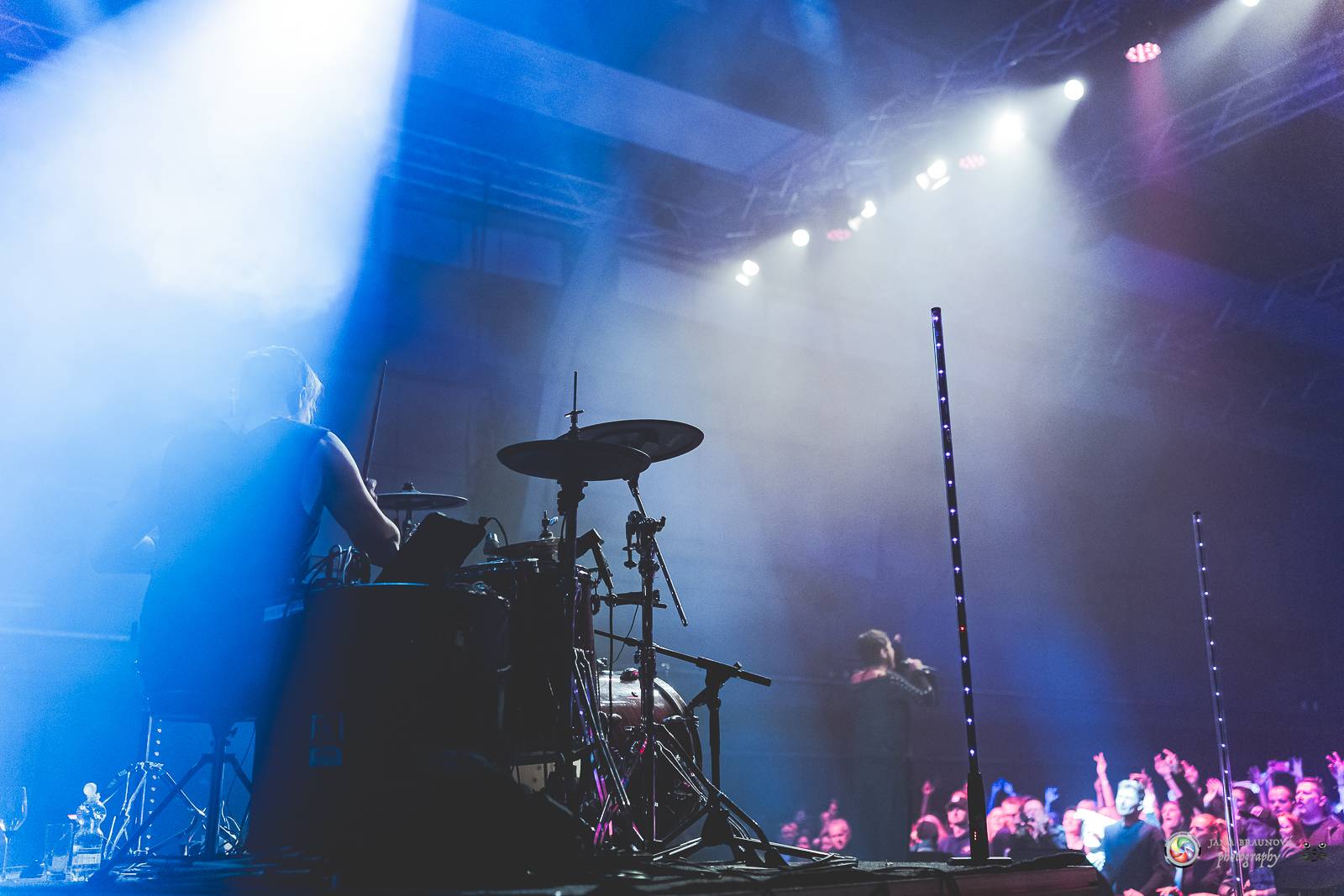 Britští Kosheen přivezli do Plzně energií nabitou show