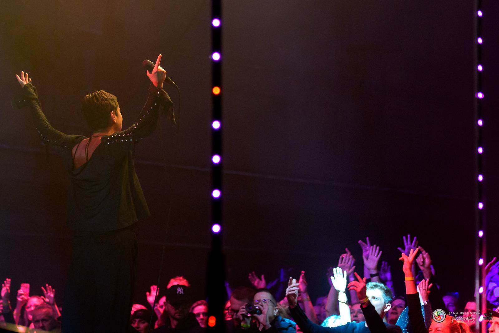 Britští Kosheen přivezli do Plzně energií nabitou show