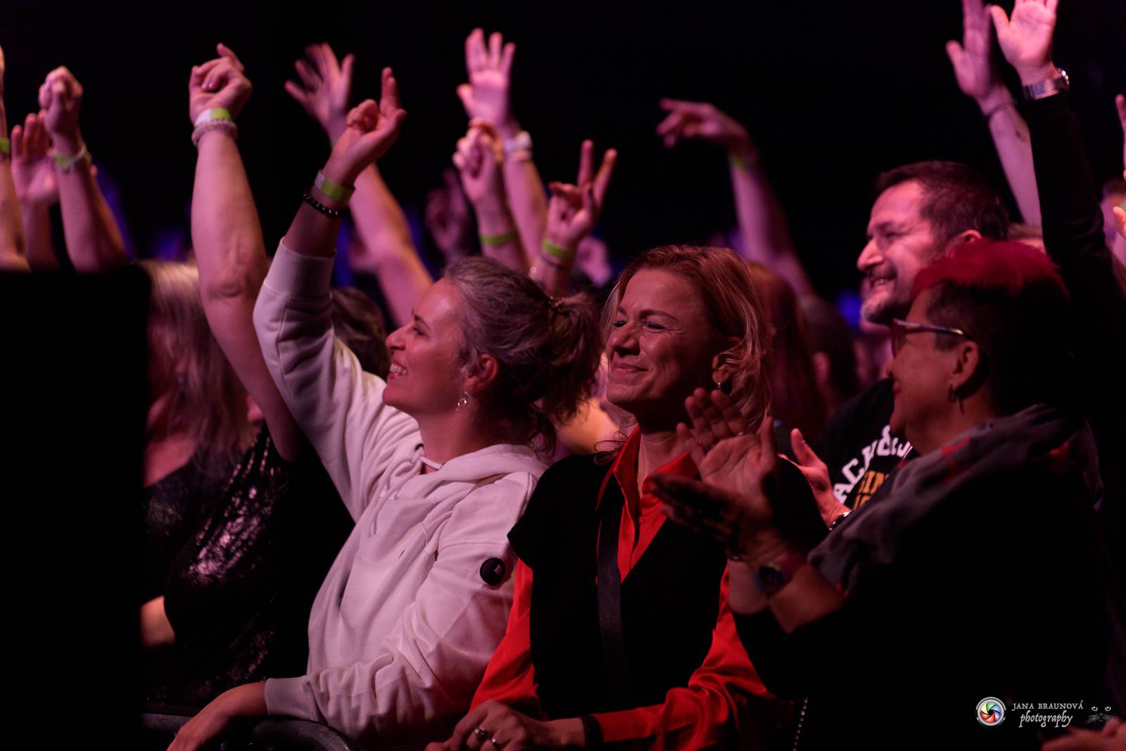 Britští Kosheen přivezli do Plzně energií nabitou show