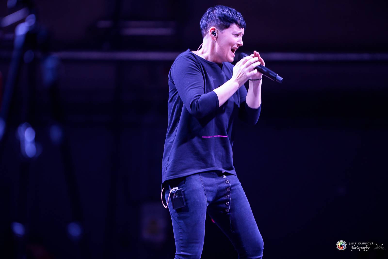 Britští Kosheen přivezli do Plzně energií nabitou show