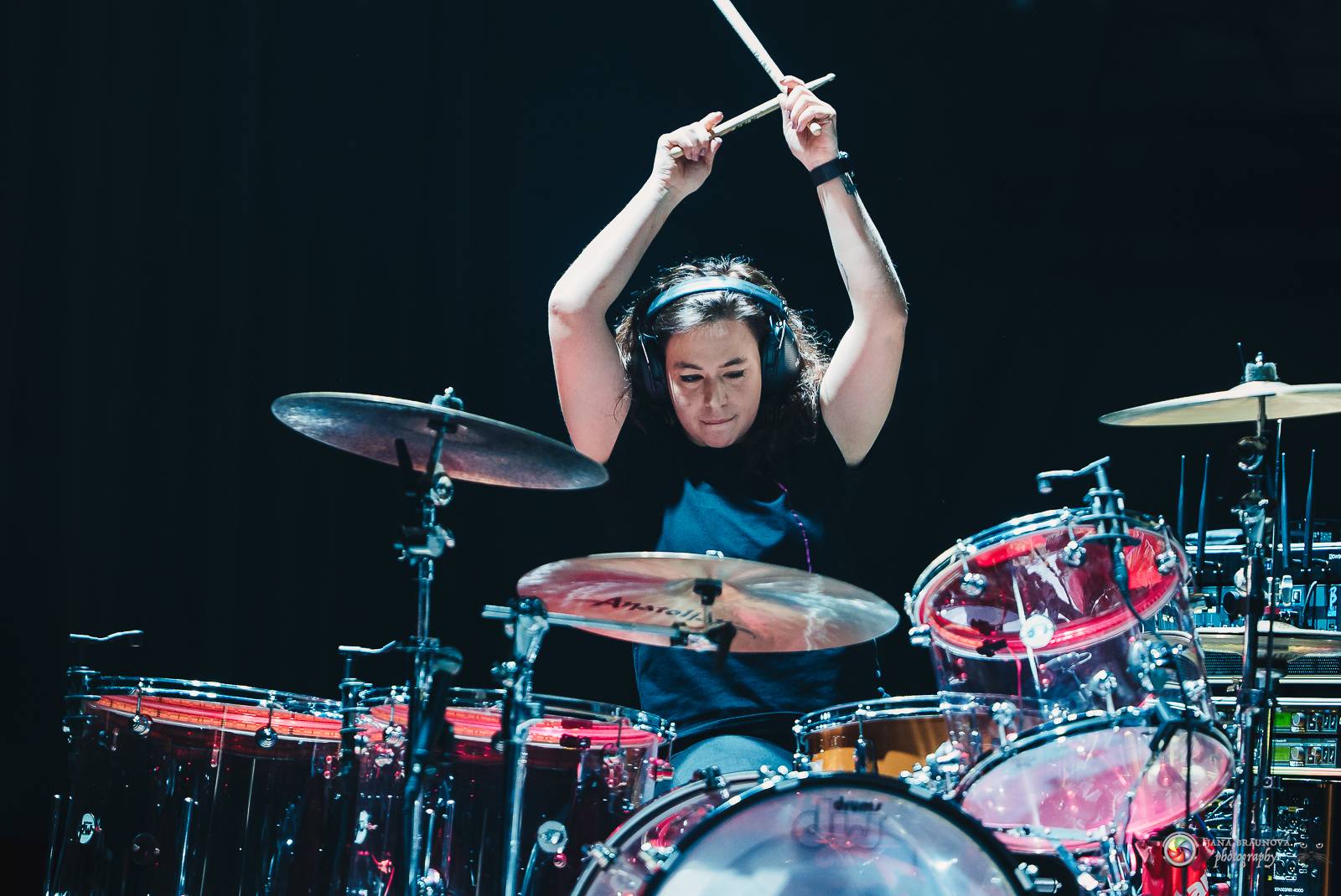 Britští Kosheen přivezli do Plzně energií nabitou show