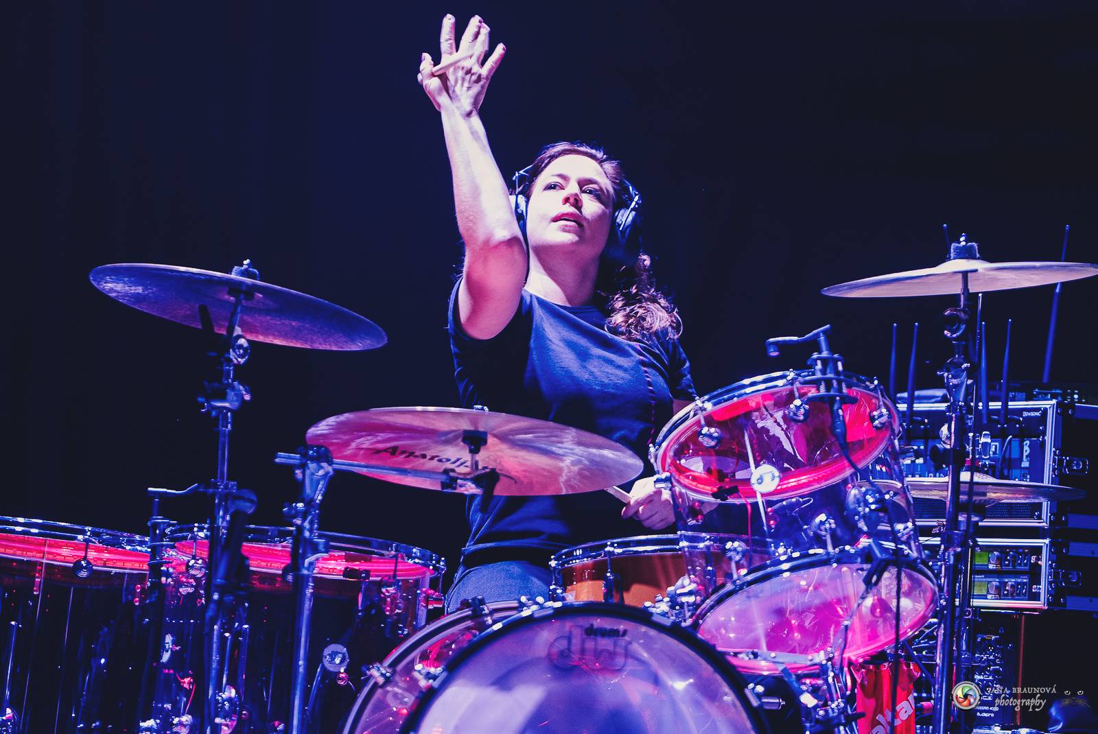 Britští Kosheen přivezli do Plzně energií nabitou show