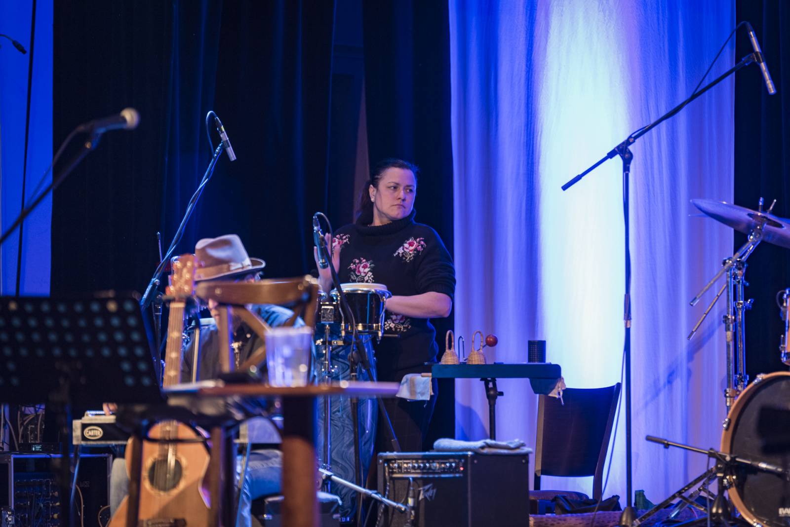 Kamil Střihavka a The Leaders postavili Plzeň na nohy, zpěvák své hity oděl do vánočního hávu