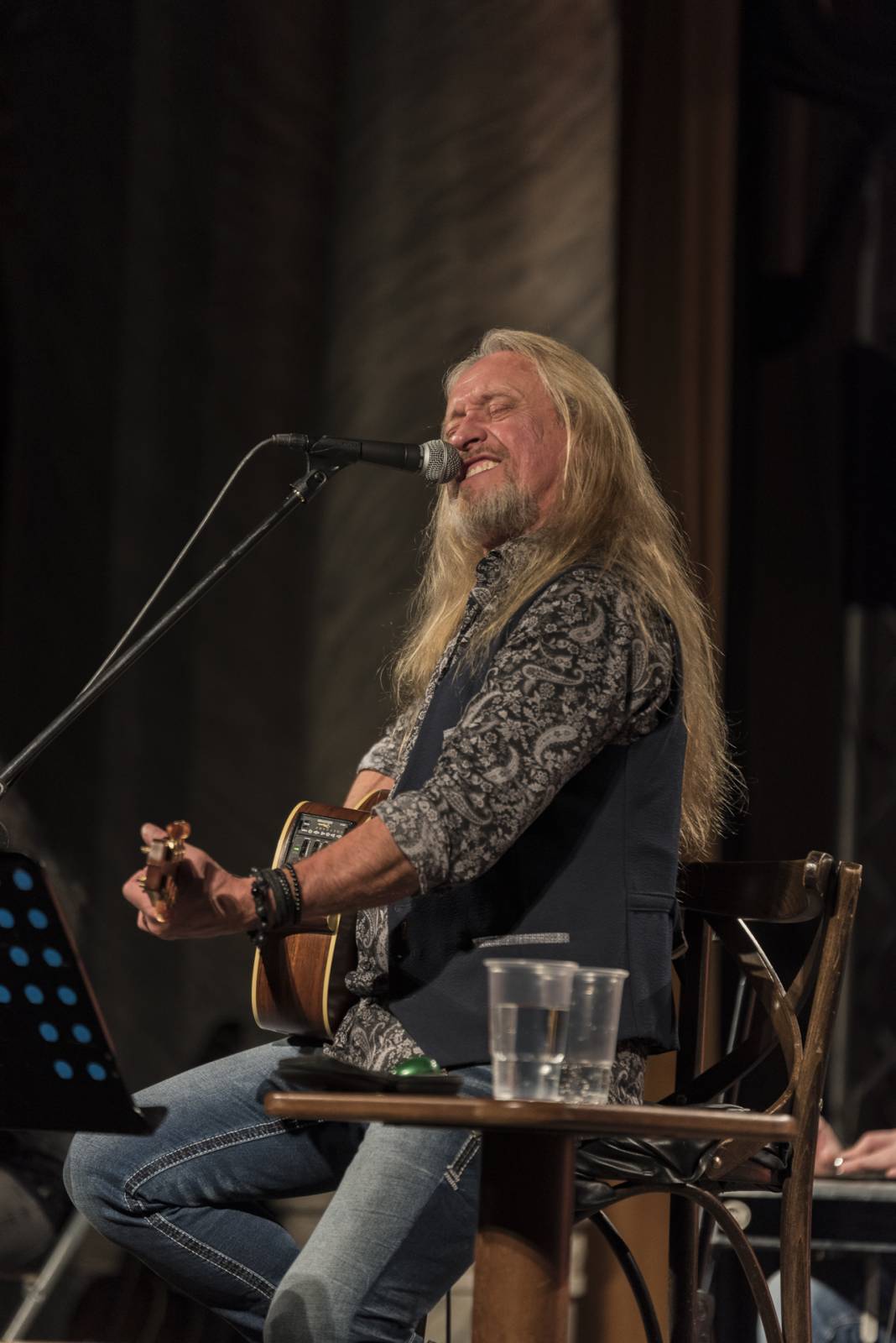 Kamil Střihavka a The Leaders postavili Plzeň na nohy, zpěvák své hity oděl do vánočního hávu