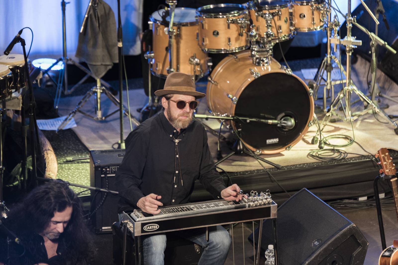 Kamil Střihavka a The Leaders postavili Plzeň na nohy, zpěvák své hity oděl do vánočního hávu