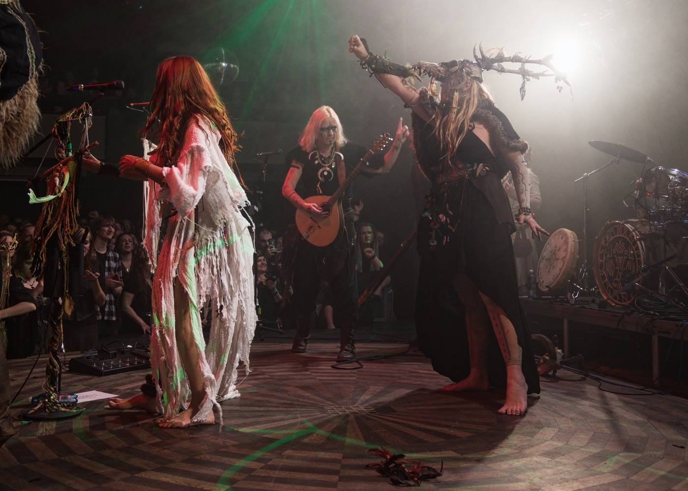 Pohanská hudba zněla Lucerna Music Barem, vystoupili Deloraine s hosty Žniwa a Eihwar