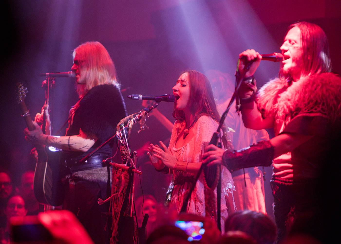 Pohanská hudba zněla Lucerna Music Barem, vystoupili Deloraine s hosty Žniwa a Eihwar