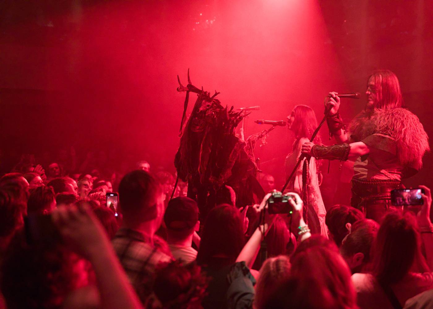 Pohanská hudba zněla Lucerna Music Barem, vystoupili Deloraine s hosty Žniwa a Eihwar