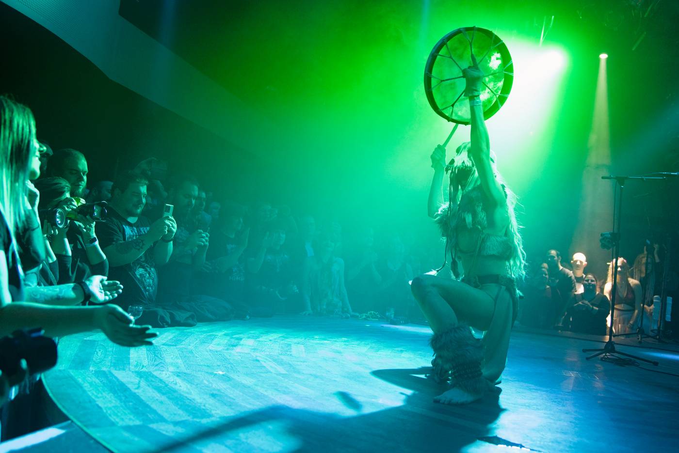 Pohanská hudba zněla Lucerna Music Barem, vystoupili Deloraine s hosty Žniwa a Eihwar