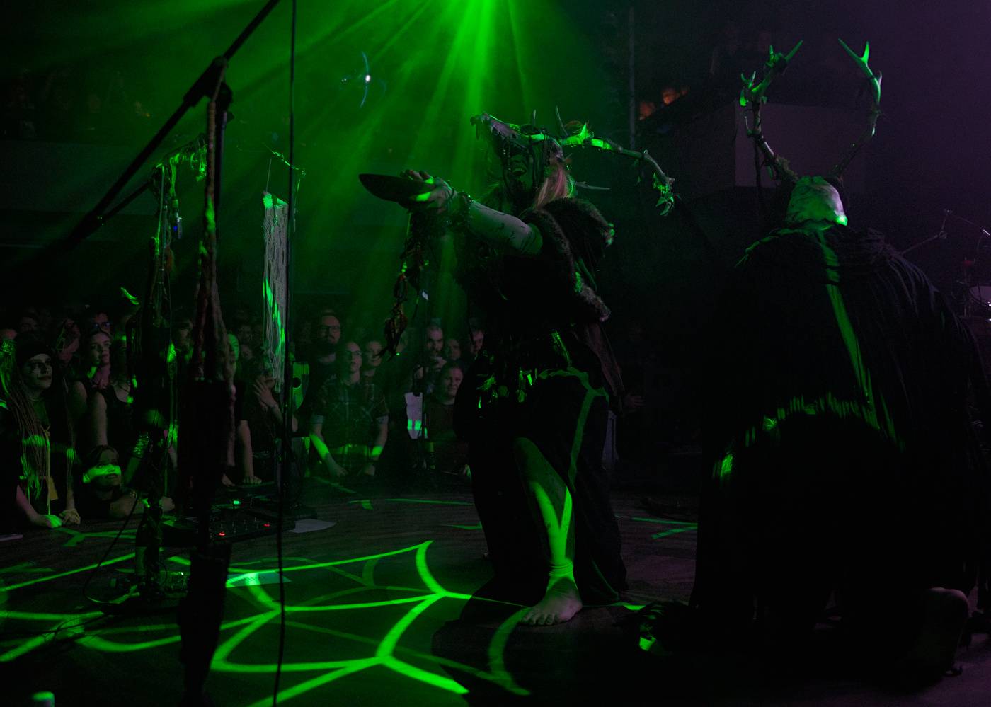 Pohanská hudba zněla Lucerna Music Barem, vystoupili Deloraine s hosty Žniwa a Eihwar