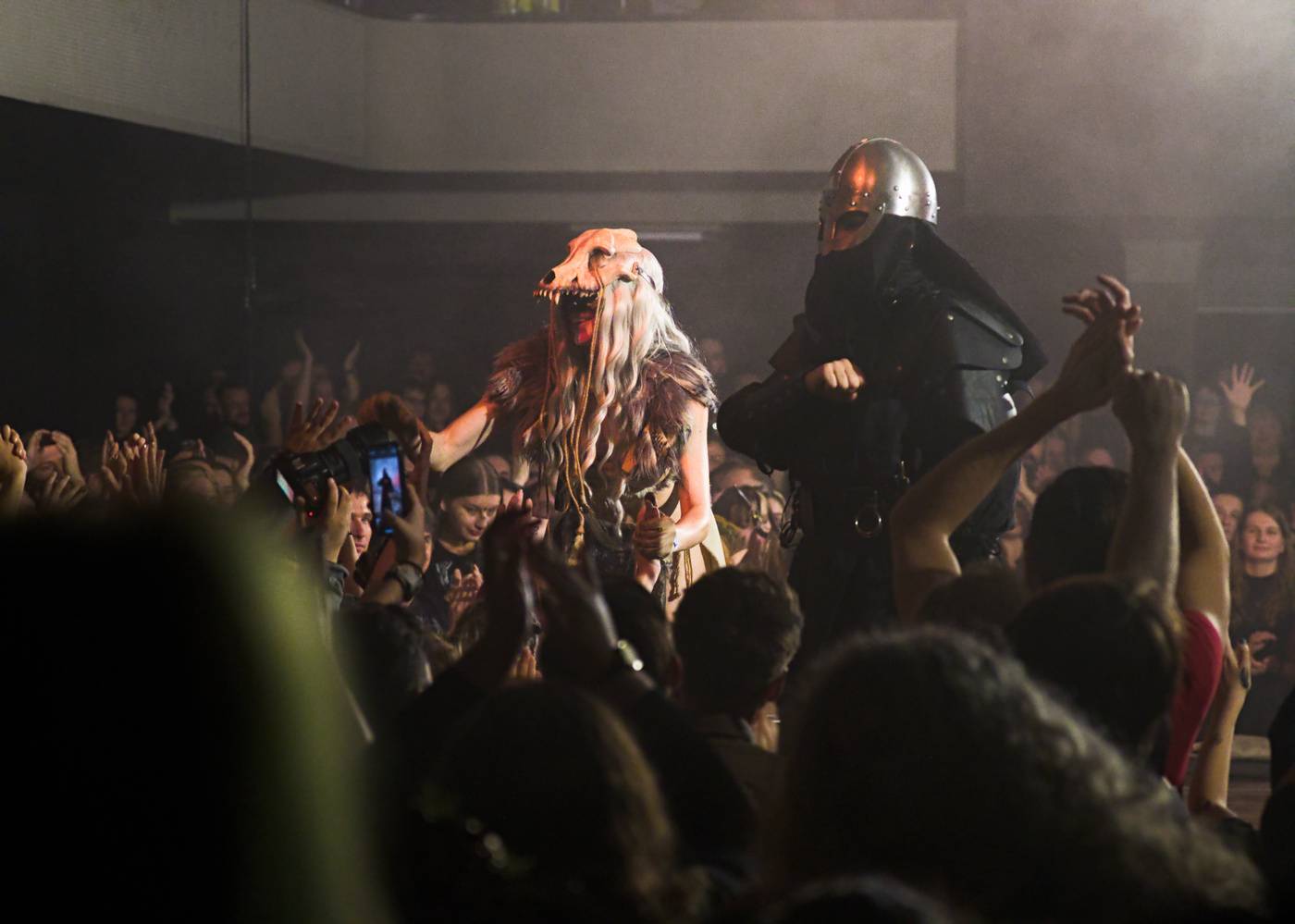 Pohanská hudba zněla Lucerna Music Barem, vystoupili Deloraine s hosty Žniwa a Eihwar