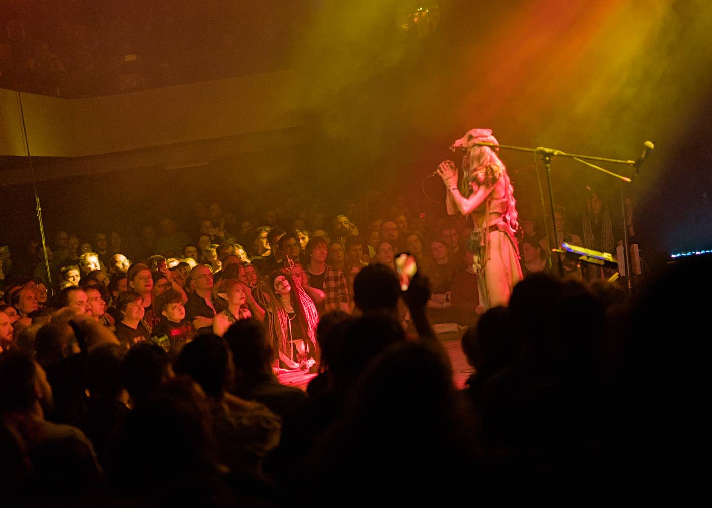 Pohanská hudba zněla Lucerna Music Barem, vystoupili Deloraine s hosty Žniwa a Eihwar