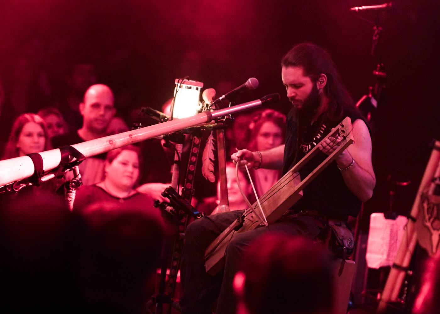 Pohanská hudba zněla Lucerna Music Barem, vystoupili Deloraine s hosty Žniwa a Eihwar