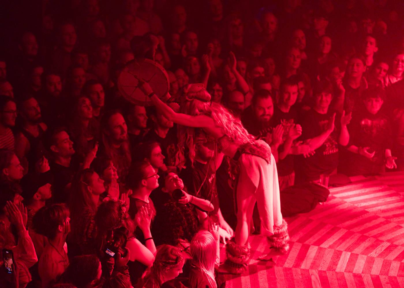 Pohanská hudba zněla Lucerna Music Barem, vystoupili Deloraine s hosty Žniwa a Eihwar