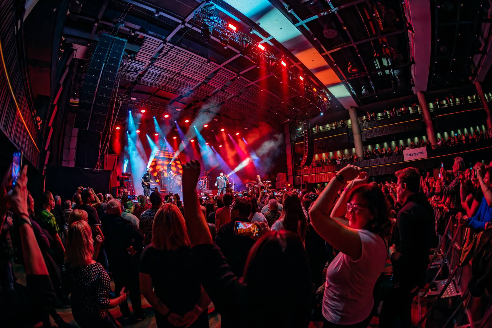 Alphaville vrátili Forum Karlín zpět do osmdesátek, publikum se cítilo Forever Young