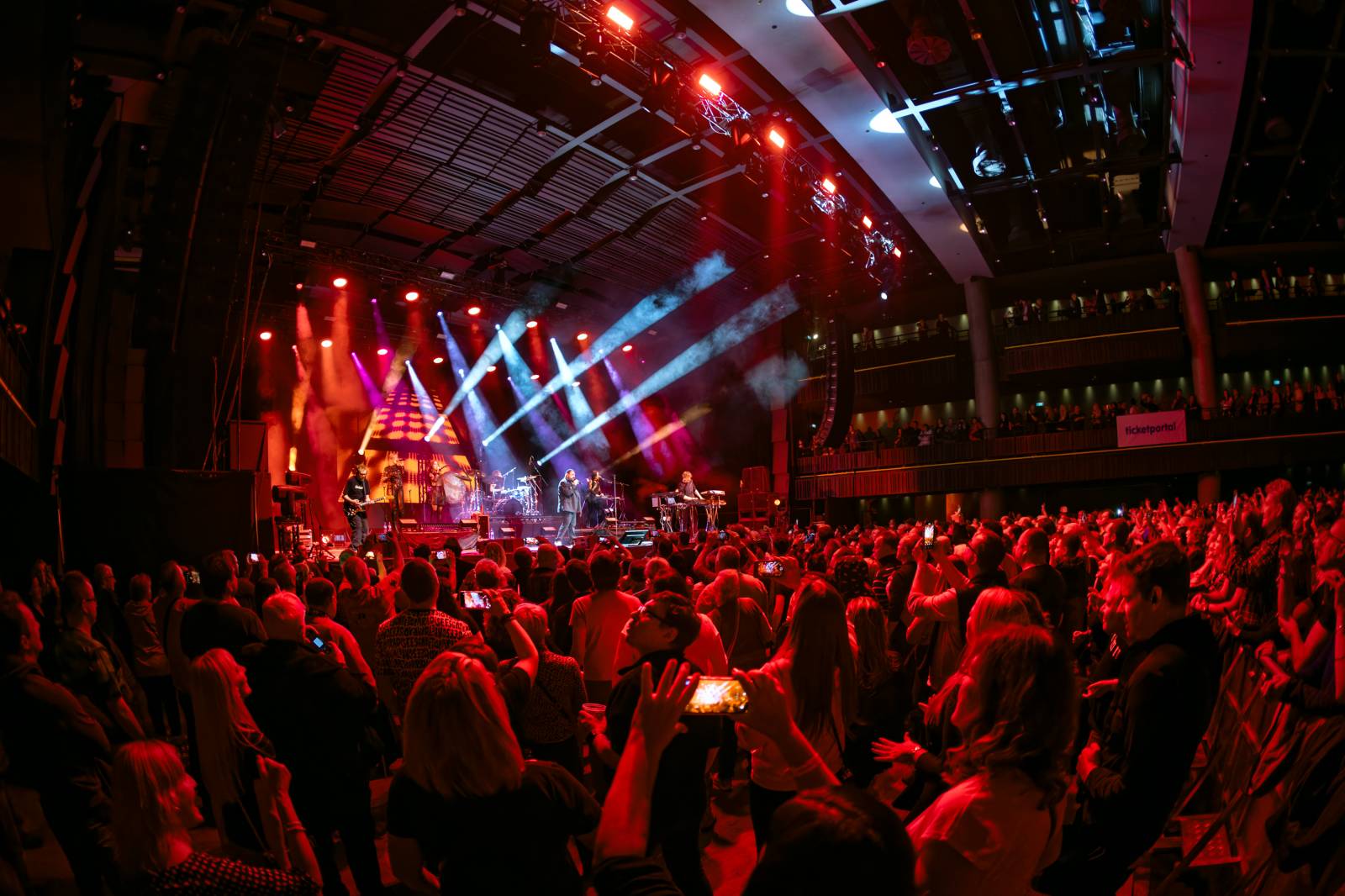 Alphaville vrátili Forum Karlín zpět do osmdesátek, publikum se cítilo Forever Young