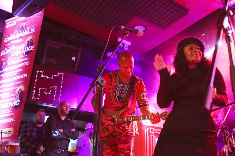 Ashley Slater řádil s Freak Power v brněnském Metru