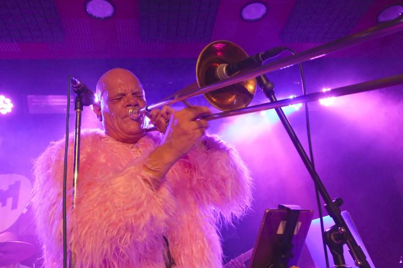 Ashley Slater řádil s Freak Power v brněnském Metru