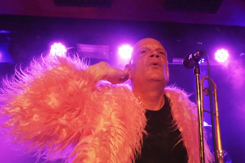 Ashley Slater řádil s Freak Power v brněnském Metru